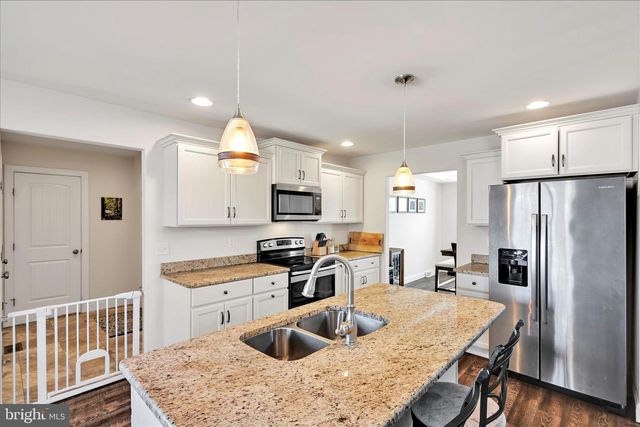 30 JENNIFER RD, York, PA 17404