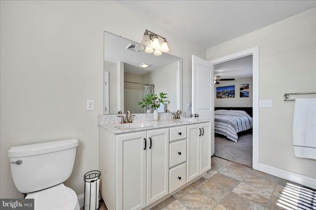 30 JENNIFER RD, York, PA 17404