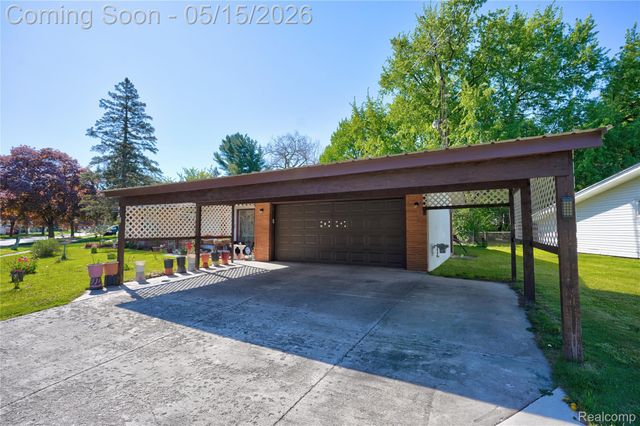 4202 Greenbrook Lane, Flint, MI 48507