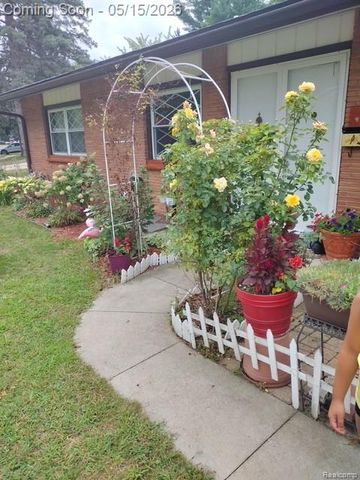 4202 Greenbrook Lane, Flint, MI 48507
