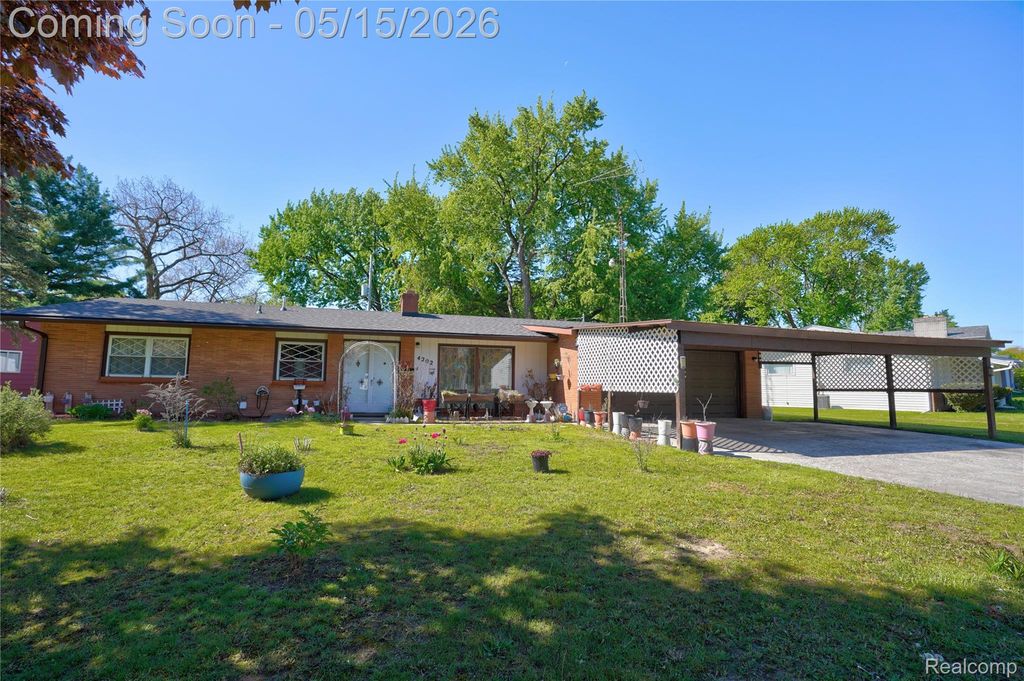 4202 Greenbrook Lane, Flint, MI 48507