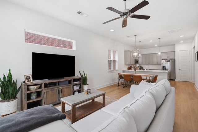 2817 Stanley Avenue, Fort Worth, TX 76110