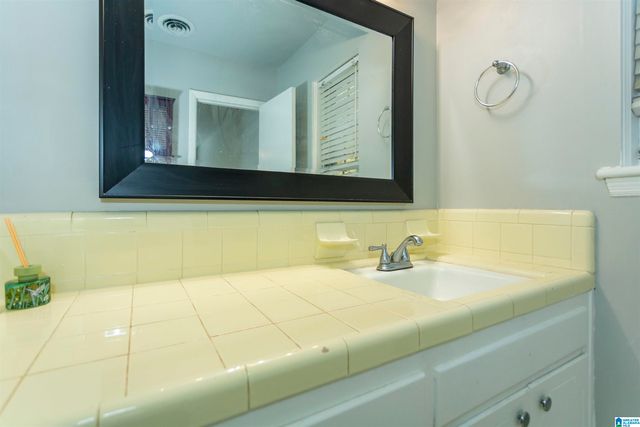 2098 MONTREAT CIRCLE 2098 C, Birmingham, AL 35216