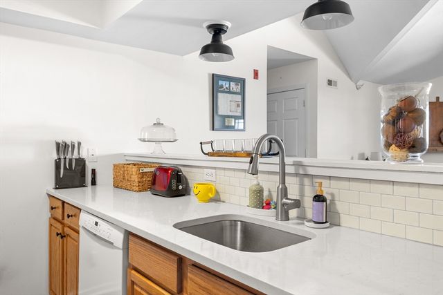 218 Reservoir St. 326, Holden, MA 01520