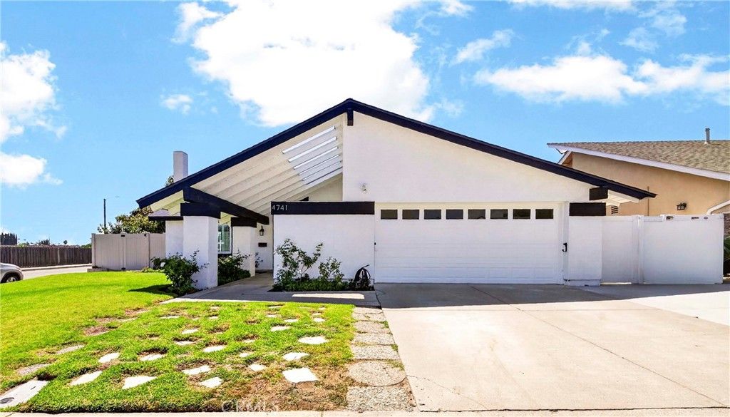 Image 1 of property listing at 4741 Via Del Rancho, Yorba Linda, CA 92886