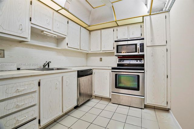 1000 Saint Charles Place 522, Pembroke Pines, FL 33026