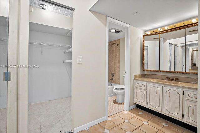 1000 Saint Charles Place 522, Pembroke Pines, FL 33026