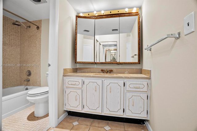 1000 Saint Charles Place 522, Pembroke Pines, FL 33026