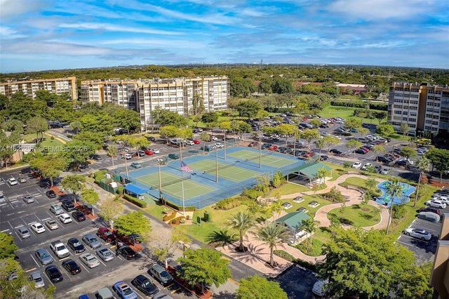 1000 Saint Charles Place 522, Pembroke Pines, FL 33026