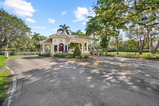 1000 Saint Charles Place 522, Pembroke Pines, FL 33026