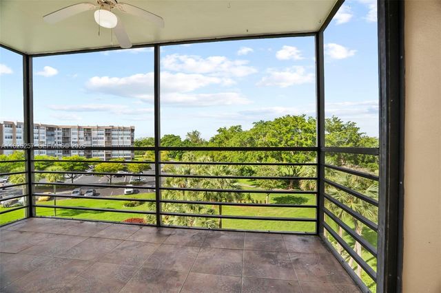 1000 Saint Charles Place 522, Pembroke Pines, FL 33026