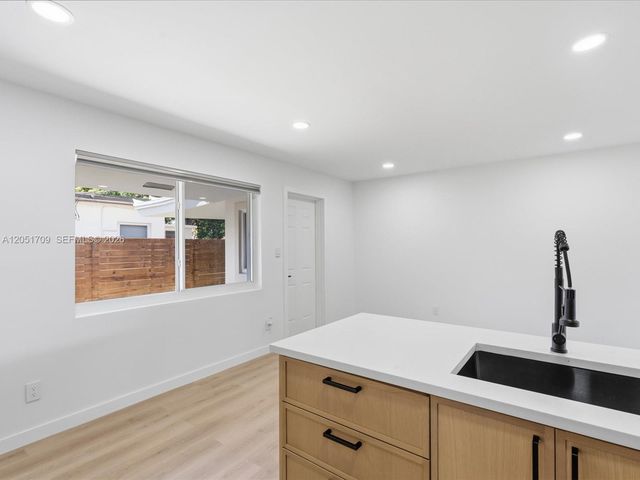 1129 NE 16th Avenue 1, Fort Lauderdale, FL 33304
