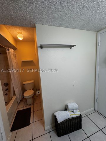 15661 SW 104th Ter 318, Miami, FL 33196
