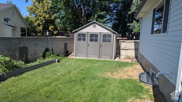 1584 E PETUNIA WAY, Sandy, UT 84092