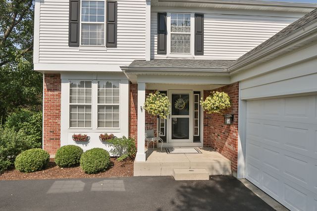 8 Hithergreen Court, Algonquin, IL 60102