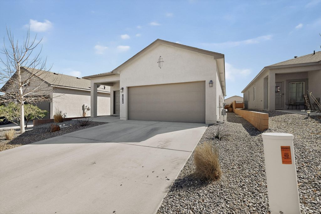 Image 12 of property listing at 10748 Caresso Loop SW, Albuquerque, NM 87121