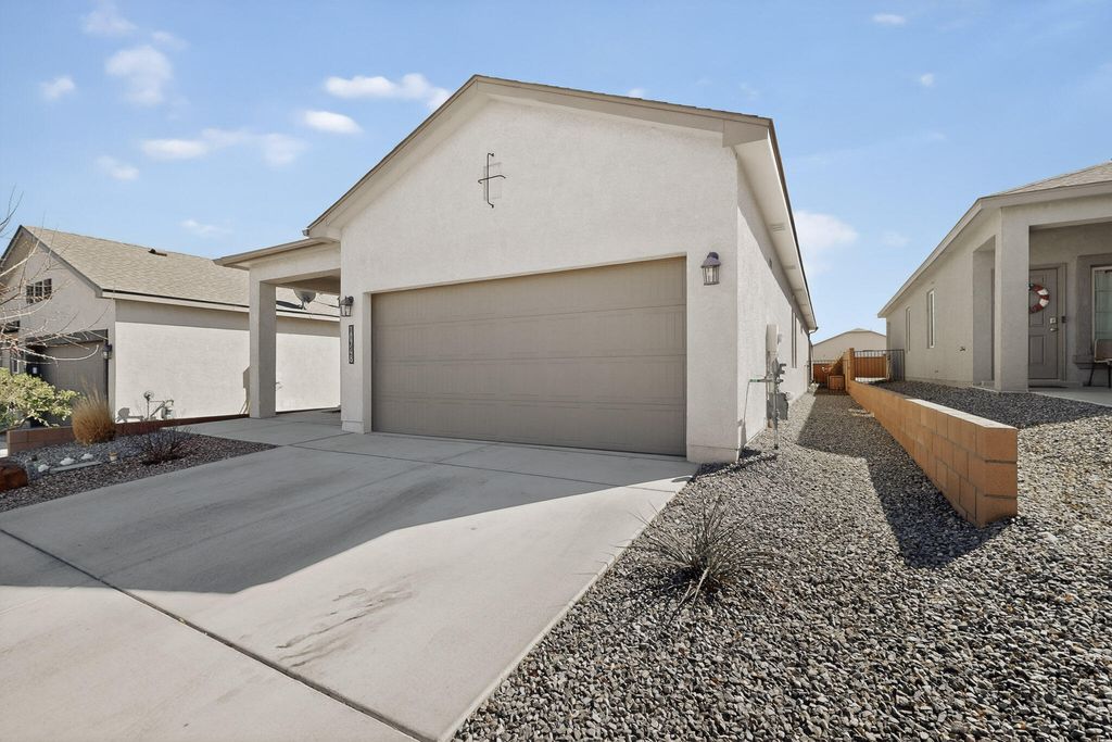 Image 13 of property listing at 10748 Caresso Loop SW, Albuquerque, NM 87121