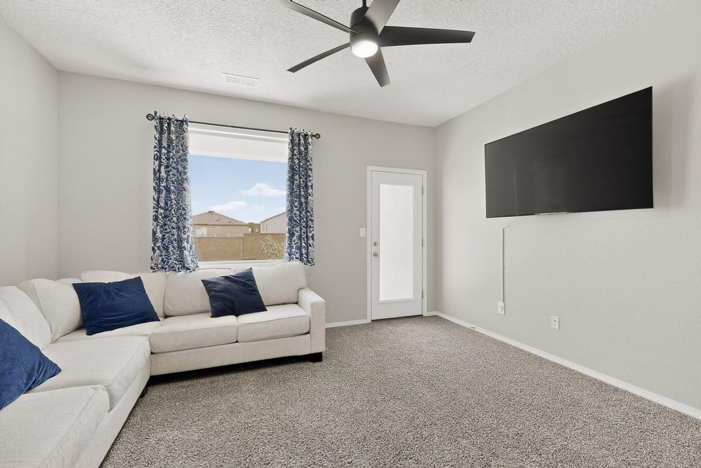 Image 17 of property listing at 10748 Caresso Loop SW, Albuquerque, NM 87121