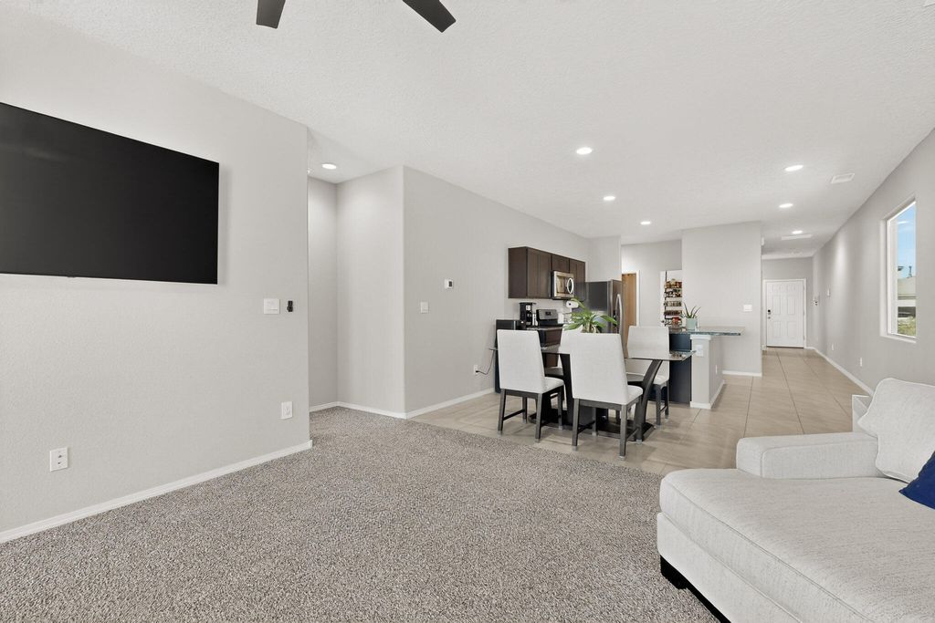 Image 18 of property listing at 10748 Caresso Loop SW, Albuquerque, NM 87121