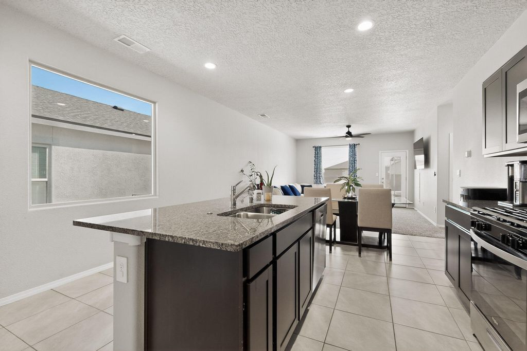 Image 23 of property listing at 10748 Caresso Loop SW, Albuquerque, NM 87121