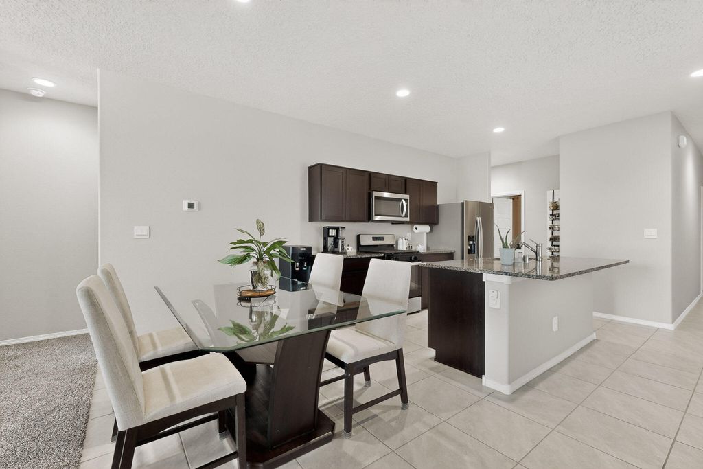 Image 4 of property listing at 10748 Caresso Loop SW, Albuquerque, NM 87121