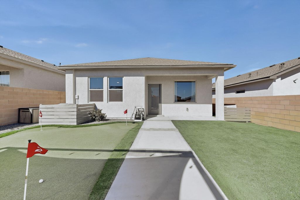 Image 8 of property listing at 10748 Caresso Loop SW, Albuquerque, NM 87121