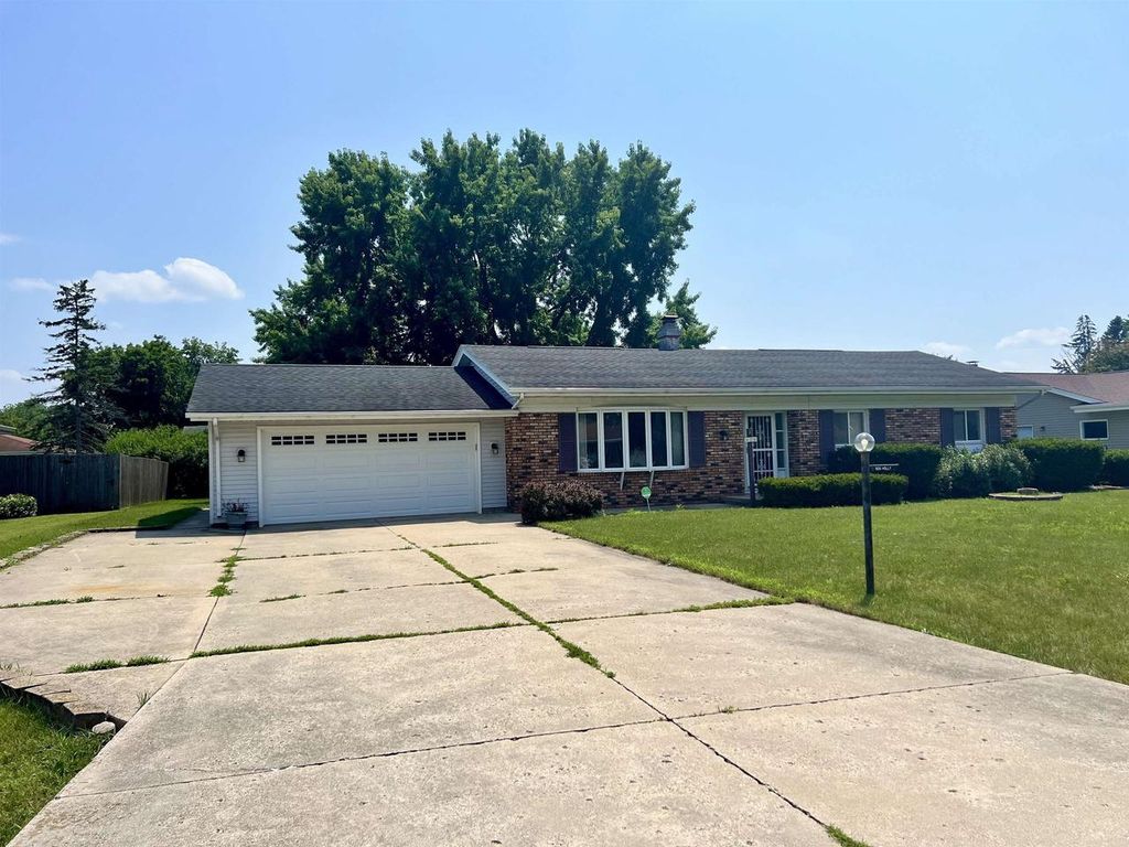 826 E Holly Road, Beloit, WI 53511