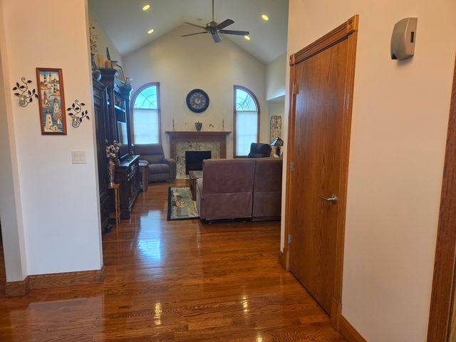 8971 Hibiscus Drive, St. John, IN 46373