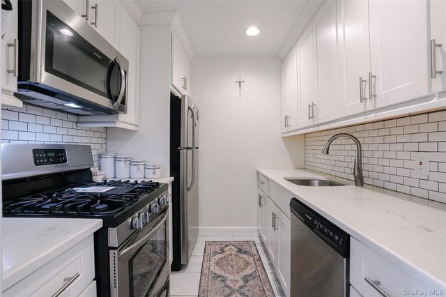 37 Harbor Lane, New Rochelle, NY 10805