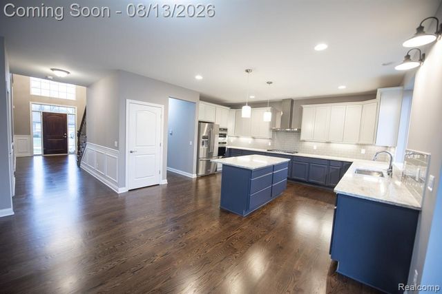 72 Arthur Drive, Troy, MI 48083