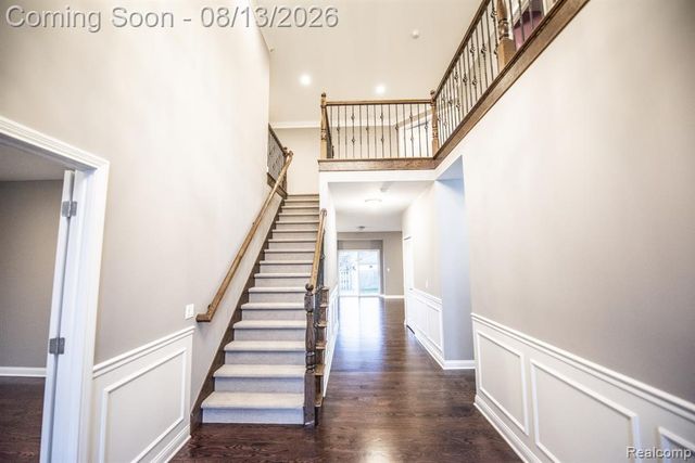 72 Arthur Drive, Troy, MI 48083