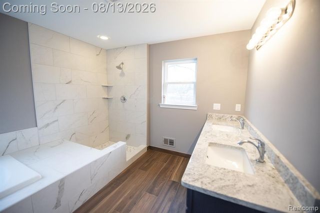 72 Arthur Drive, Troy, MI 48083