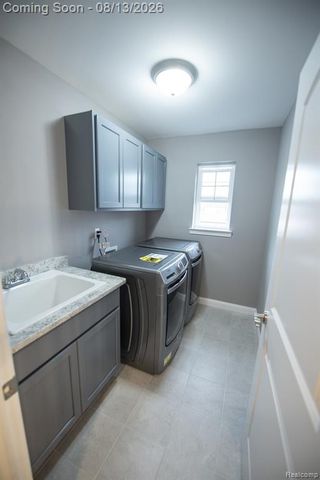 72 Arthur Drive, Troy, MI 48083