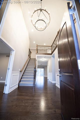 72 Arthur Drive, Troy, MI 48083