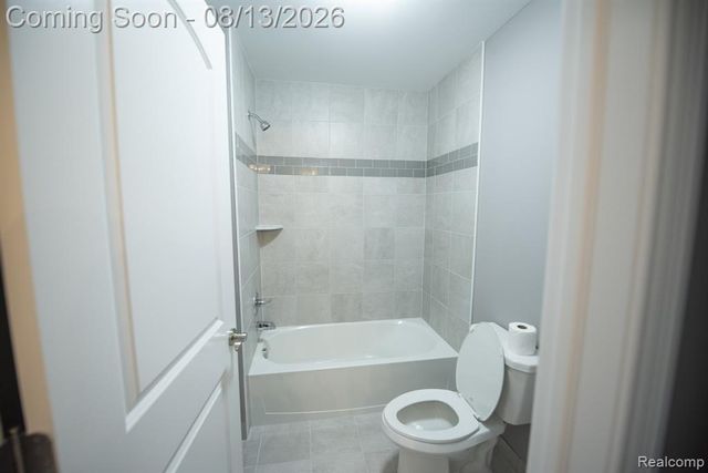 72 Arthur Drive, Troy, MI 48083