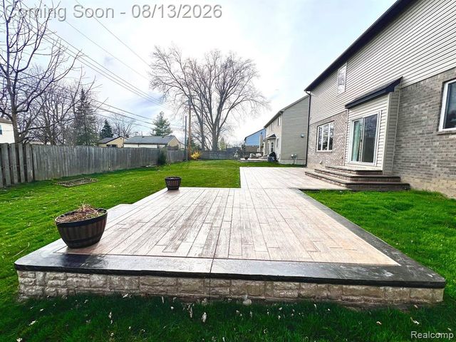 72 Arthur Drive, Troy, MI 48083