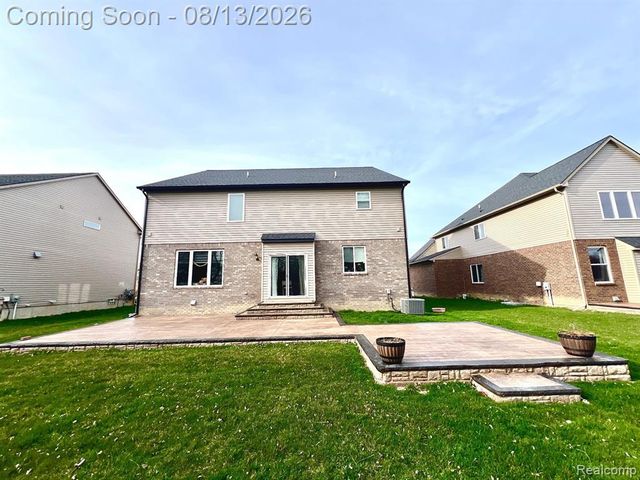 72 Arthur Drive, Troy, MI 48083