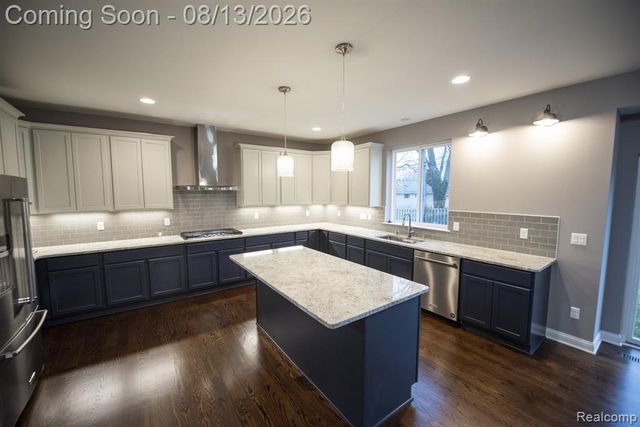 72 Arthur Drive, Troy, MI 48083