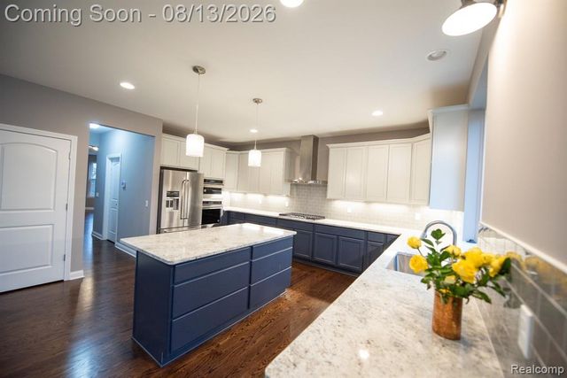 72 Arthur Drive, Troy, MI 48083