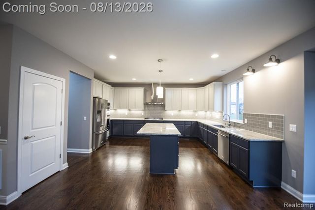 72 Arthur Drive, Troy, MI 48083