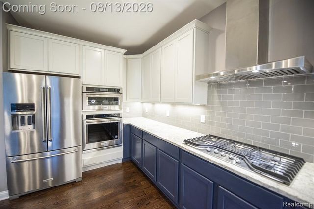 72 Arthur Drive, Troy, MI 48083