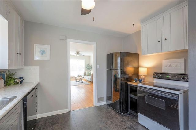 8734 Maiden Lane, Kansas City, MO 64114