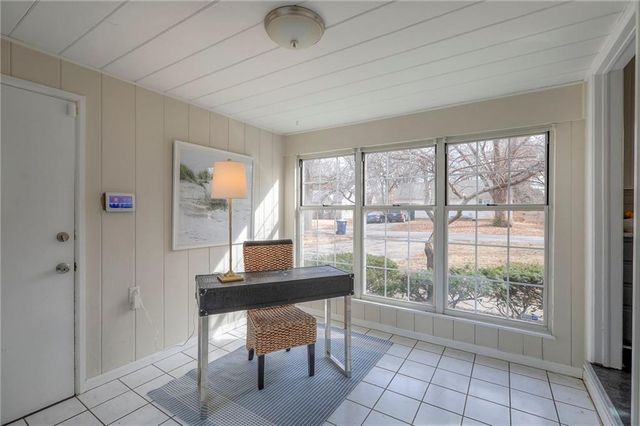 8734 Maiden Lane, Kansas City, MO 64114