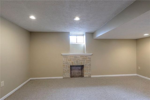 8734 Maiden Lane, Kansas City, MO 64114