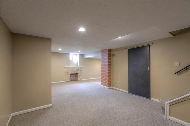 8734 Maiden Lane, Kansas City, MO 64114