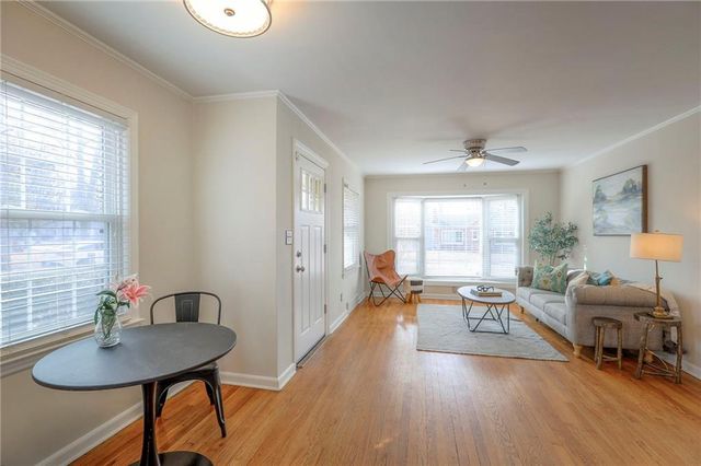 8734 Maiden Lane, Kansas City, MO 64114