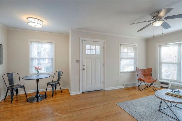 8734 Maiden Lane, Kansas City, MO 64114