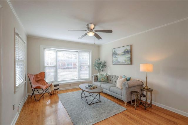 8734 Maiden Lane, Kansas City, MO 64114