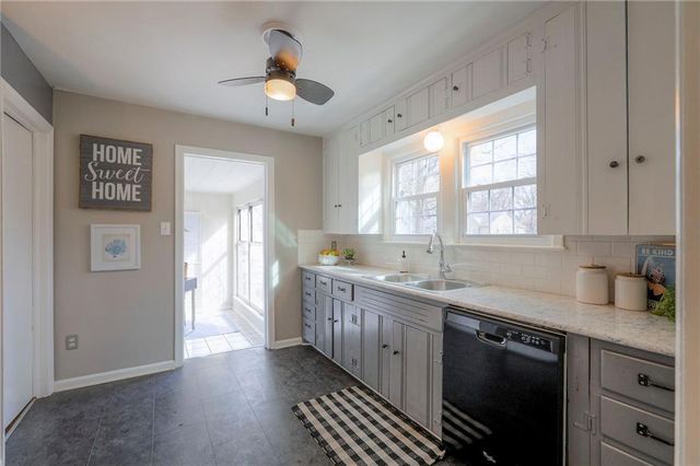 8734 Maiden Lane, Kansas City, MO 64114