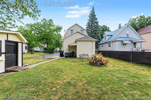 405 N Kiesel Street, Bay City, MI 48706